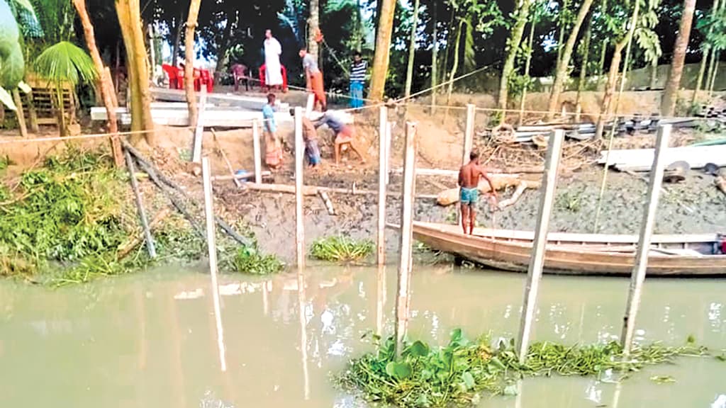 বেয়াইকে সেতু ‘উপহার’ দিচ্ছেন প্রকৌশলী