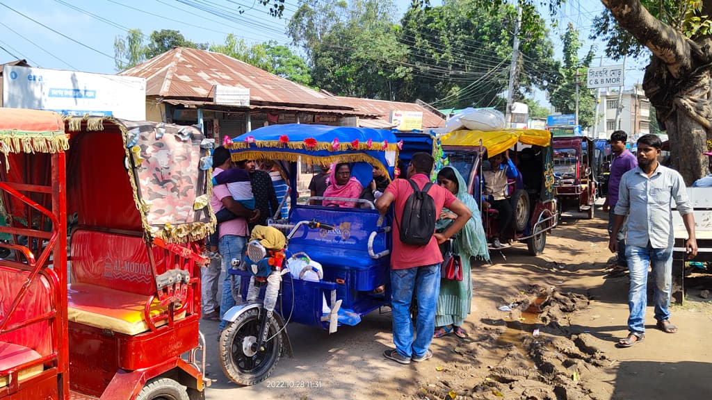 সবাই যার যার উদ্দেশ্য সফল করতে ব্যস্ত, ভোগান্তি শুধু জনগণের