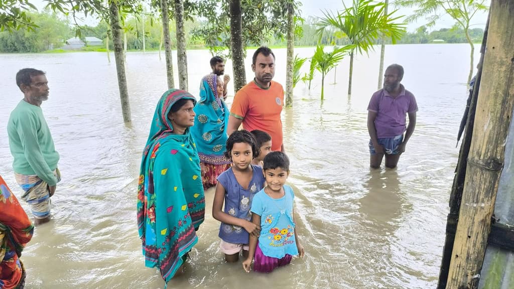 তিস্তার পানি ডালিয়া পয়েন্টে বিপৎসীমা ছুঁইছুঁই, দুর্ভোগে শতাধিক পরিবার