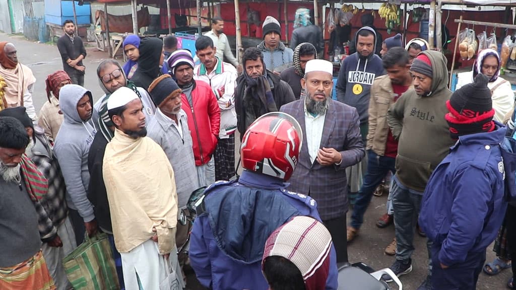 গোপনে কথিত স্ত্রীর মরদেহ দাফন করছিলেন রেলওয়ে কর্মকর্তা