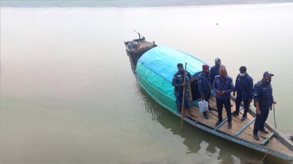 সিলেটে ট্রলারের ধাক্কায় পুলিশের নৌকাডুবি, তলিয়ে গেছে দুটি অস্ত্র