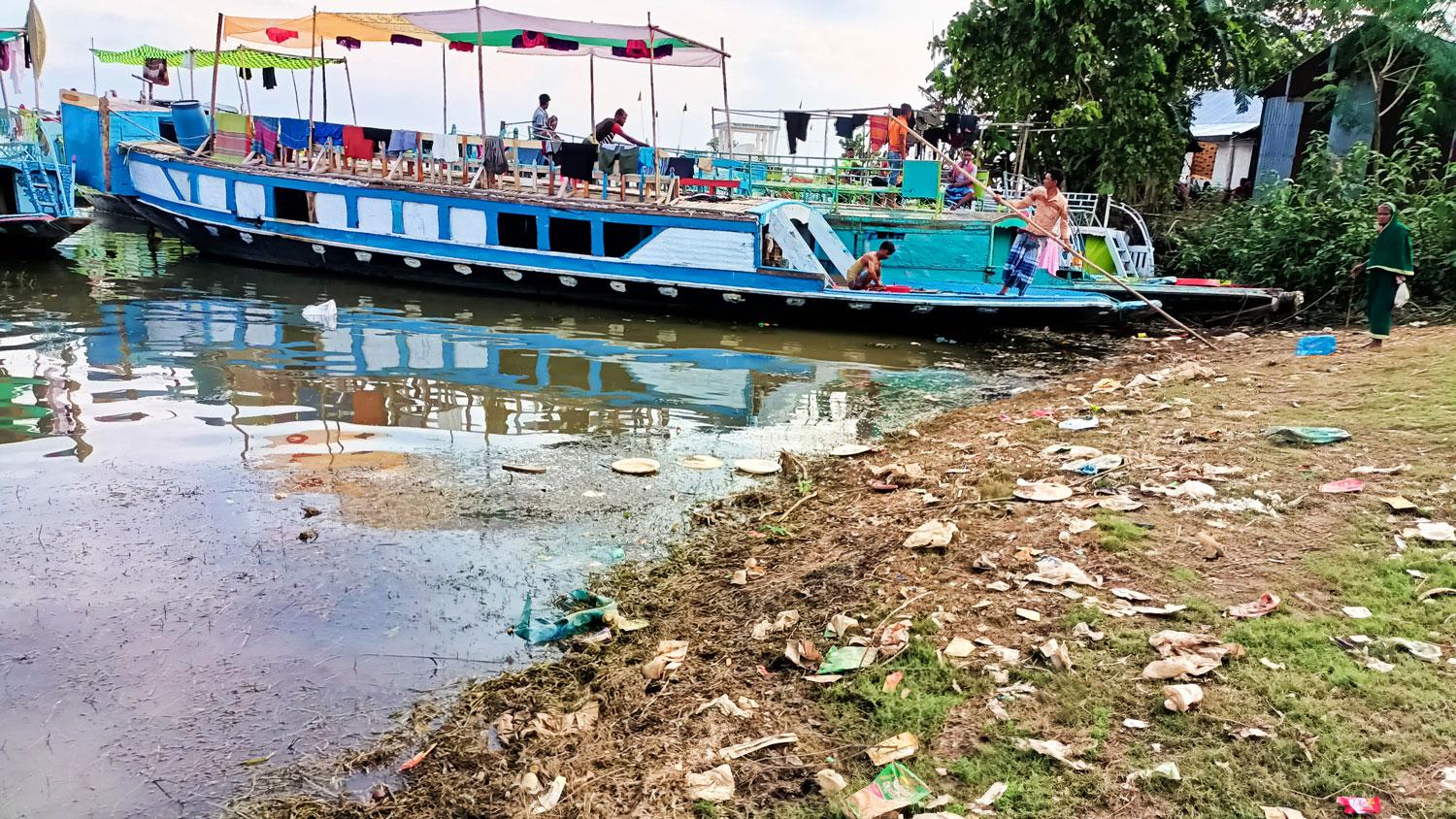 বর্জ্যে দূষিত টাঙ্গুয়ার হাওর