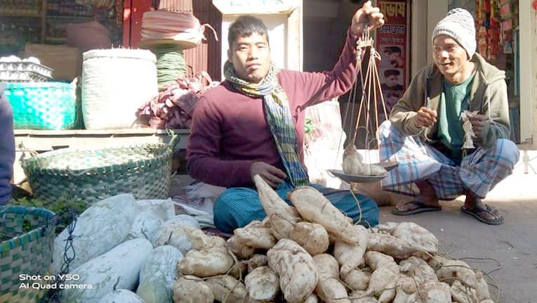 পাহাড়ের ‘ঠান্ডা আলু’ যাচ্ছে বিভিন্ন জেলায়