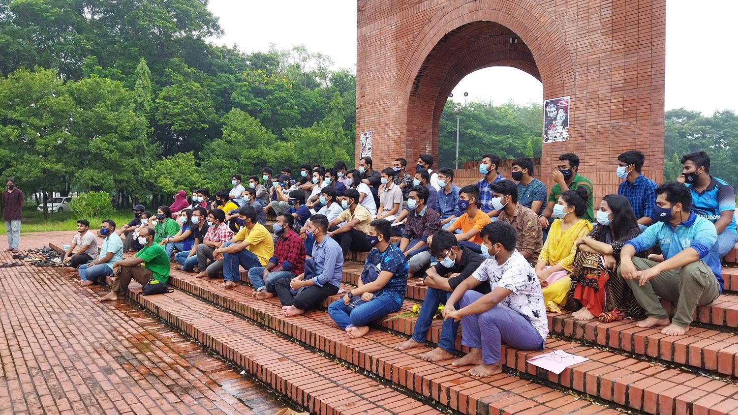 প্রতীকী ক্লাসে ফ্যাসিবাদের বিবরণ দিলেন জাবি অধ্যাপক