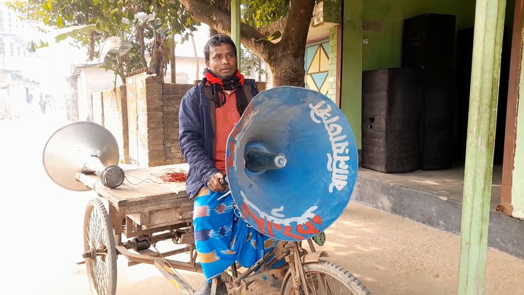 হাট-বাজারে মাইকিং করে বালিয়াডাঙ্গীতে ভোটকেন্দ্রে যাওয়ার আহ্বান 