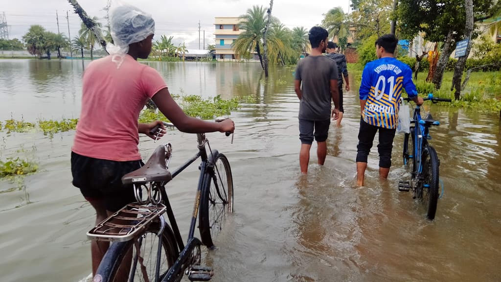 টানা বৃষ্টিতে নিম্নাঞ্চলে পানি