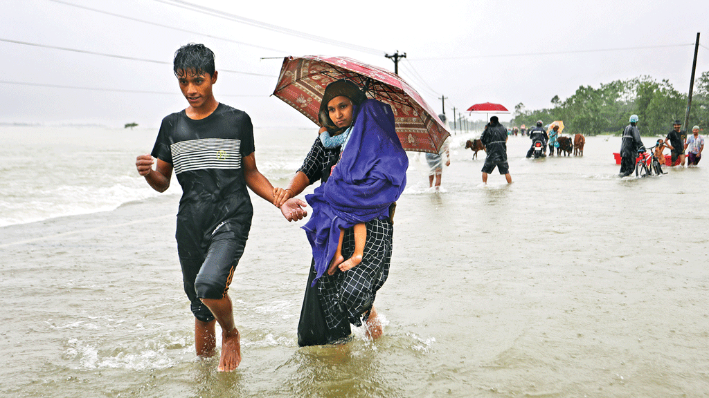 ওপরের আর ওপারের পানিতে ডুবছে জনপদ