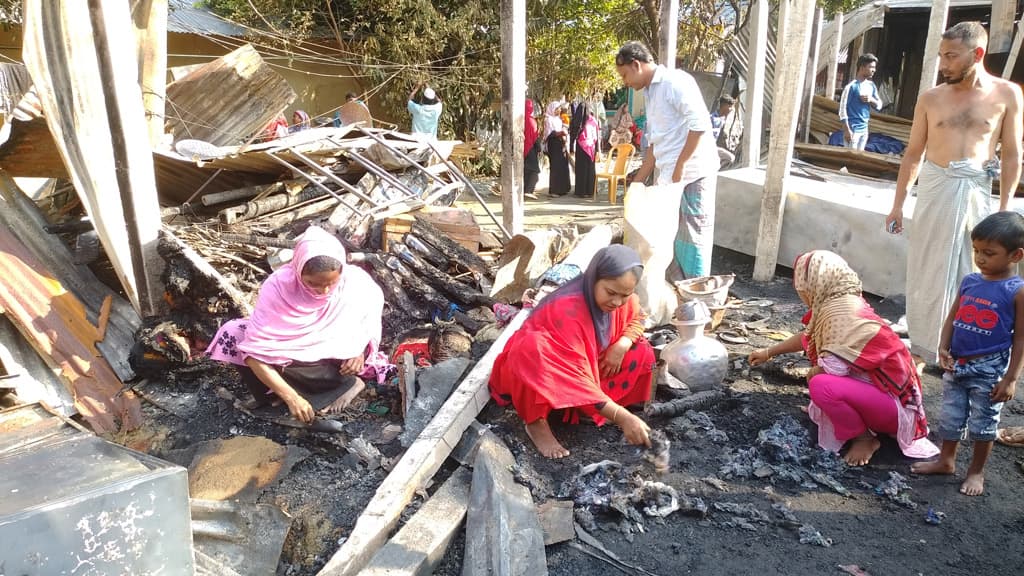 হাটহাজারীতে অগ্নিকাণ্ডে শিশুর মৃত্যু, নারীসহ অগ্নিদগ্ধ ৬