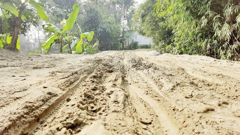 কাটা সড়ক পড়ে আছে ১ বছর