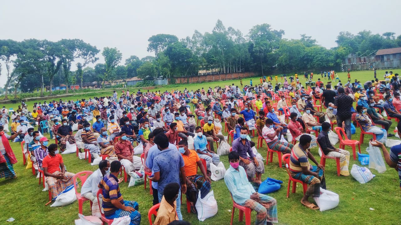 ভাঙ্গুড়ায় ৪ শতাধিক অটো ভ্যান চালকের মাঝে খাদ্য বিতরণ