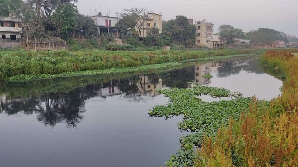 খরস্রোতা খীরু নদী এখন মৃতপ্রায়