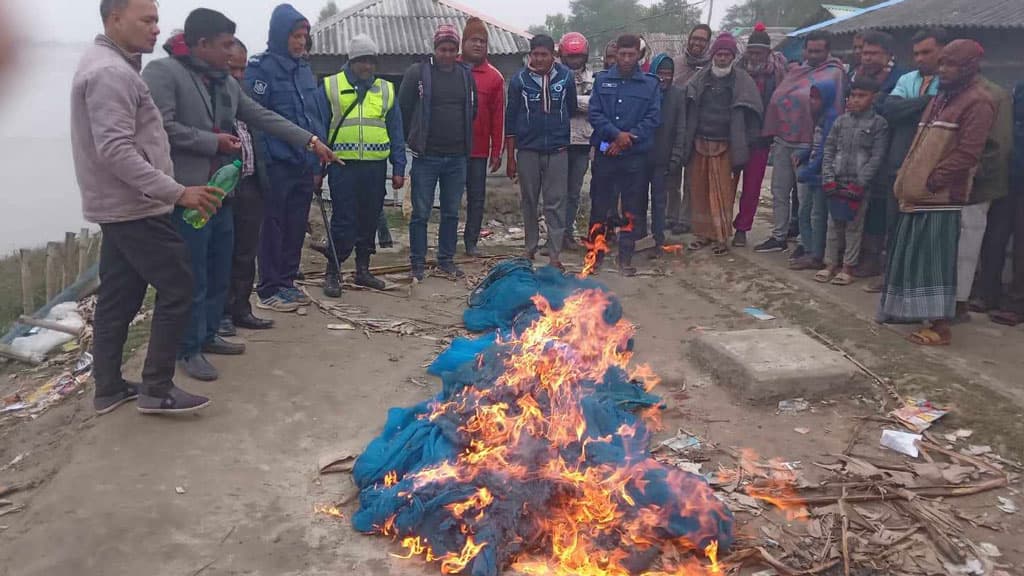 শিবসা নদীতে অভিযান, ২০ হাজার বর্গমিটার নিষিদ্ধ জাল জব্দ