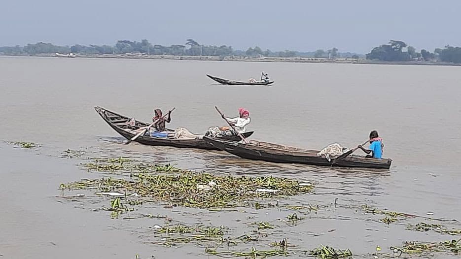 অপেক্ষা ফুরাল জেলেদের