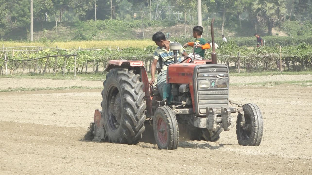 রবিশস্য নিয়ে চিন্তিত কৃষক