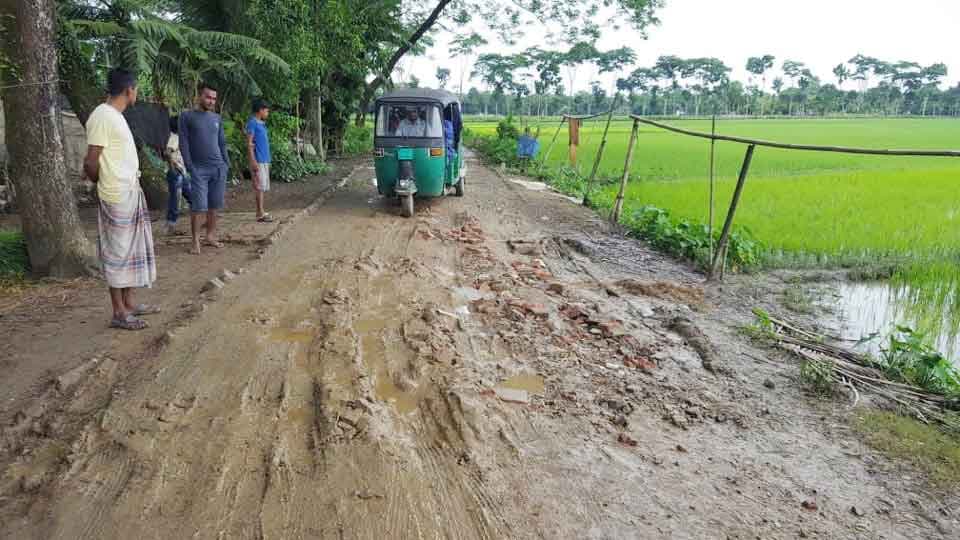 বিশ্বনাথে ১৮ বছরেও সংস্কার হয়নি এক কিলোমিটার সড়ক