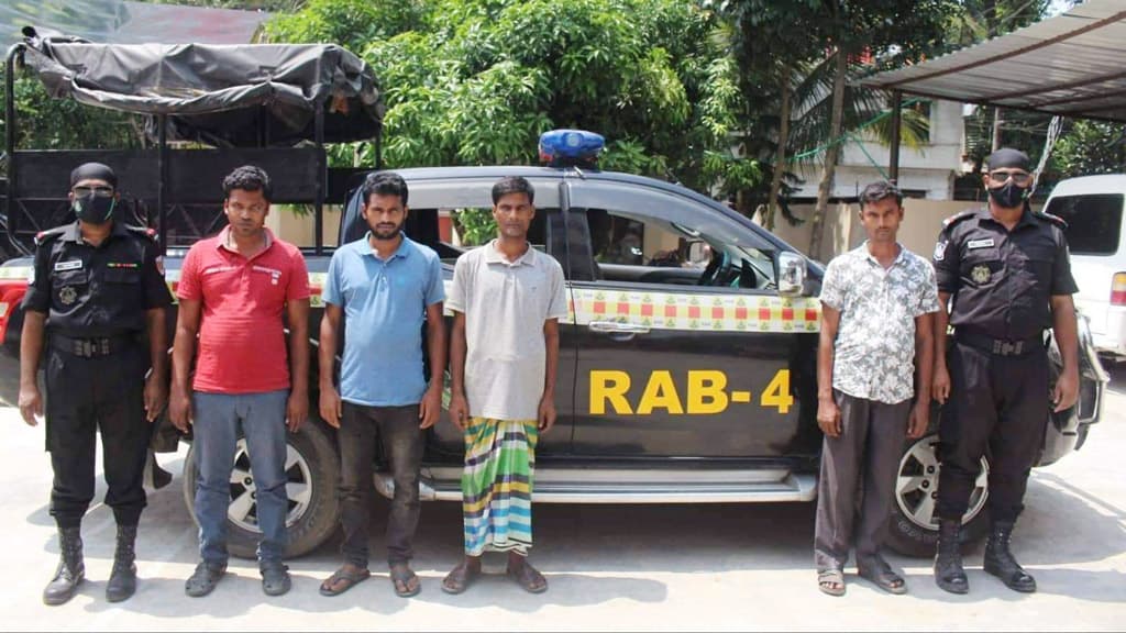 ধামরাইয়ে ২ শিক্ষার্থীকে আটকে চাঁদা দাবির অভিযোগ, আটক ৪ 