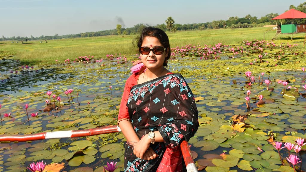 ৬টি শাল নিয়ে যাত্রা করা রাজকন্যায় এখন আছে সব ধরনের পোশাক