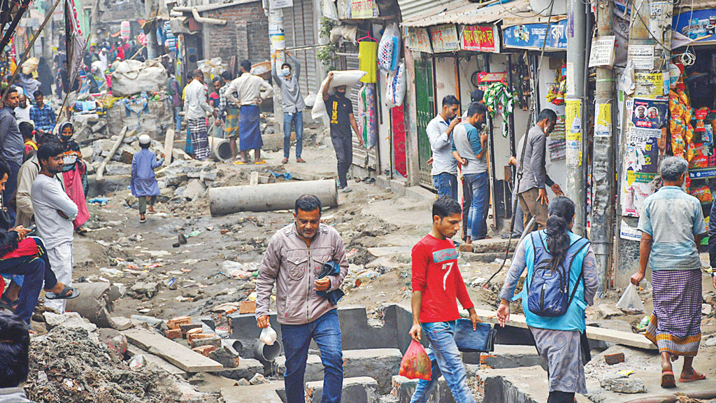 ধীরগতির সংস্কারকাজে ভোগান্তিতে এলাকাবাসী