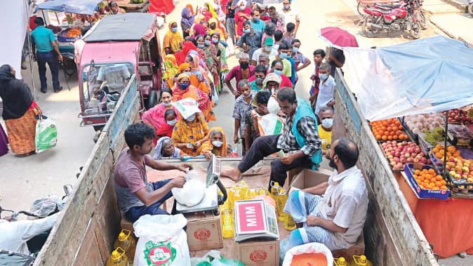 বাড়তি দামে বিক্রি হচ্ছে ওএমএসের আটা