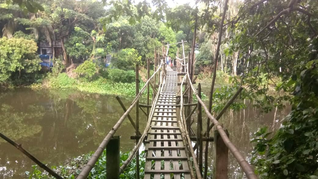 নড়বড়ে সাঁকোই ভরসা