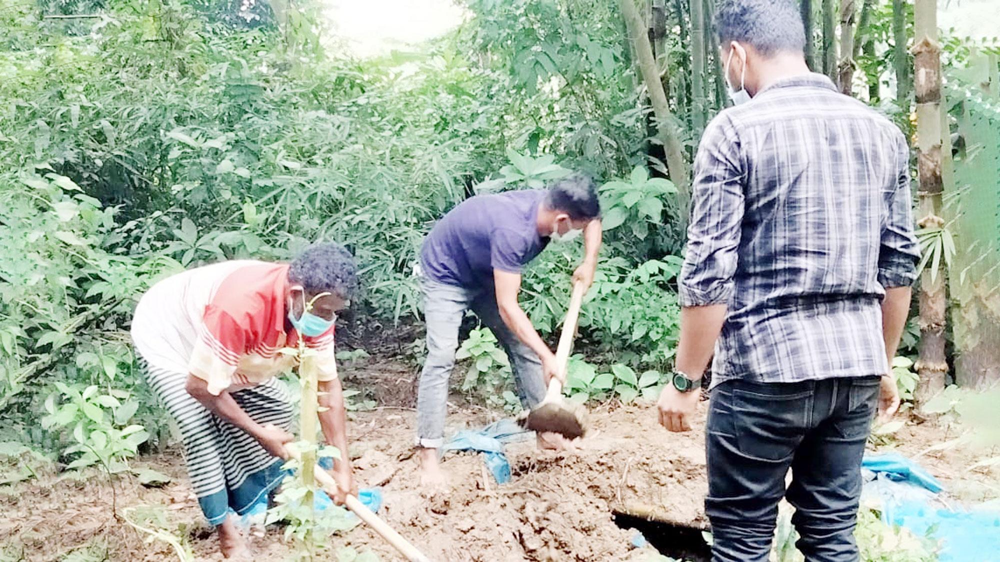 ময়নাতদন্তের জন্য ৮ মাস পর কবর থেকে গৃহবধূর মরদেহ উত্তোলন