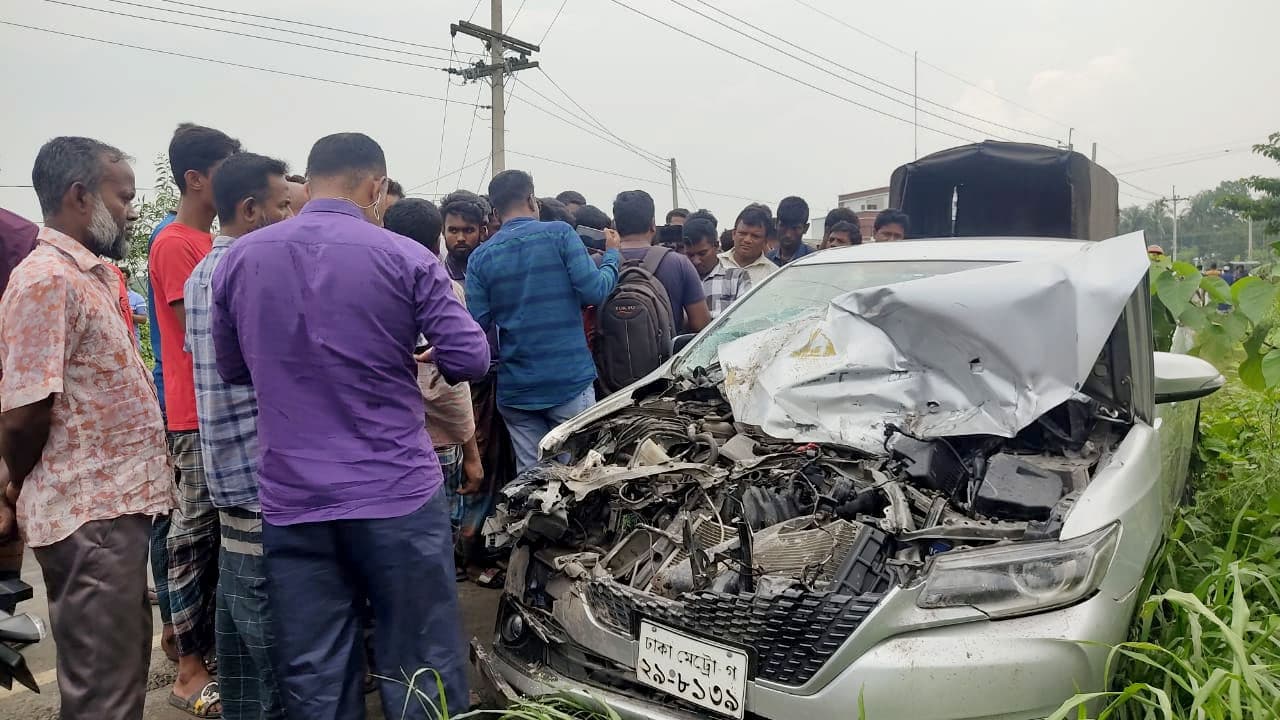 রাজবাড়ীতে ট্রাক-অটোরিকশা-প্রাইভেট কারের ত্রিমুখী সংর্ঘষ, একই পরিবারের পাঁচজনসহ নিহত ৬