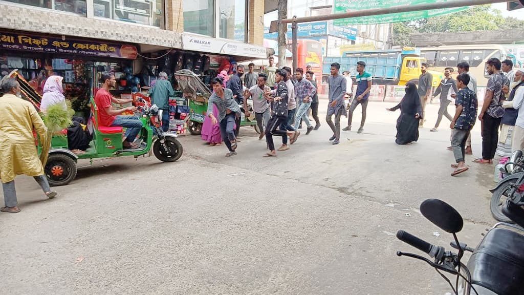 যৌন হয়রানির জেরে মিরসরাইয়ে ছাত্রলীগের দুই গ্রুপের সংঘর্ষ, আহত ৫ 