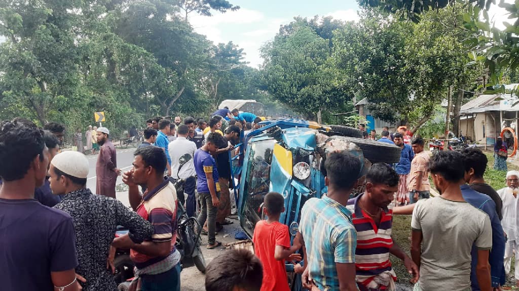 গোপালগঞ্জে পৃথক সড়ক দুর্ঘটনায় নিহত ৪, আহত ৬ 