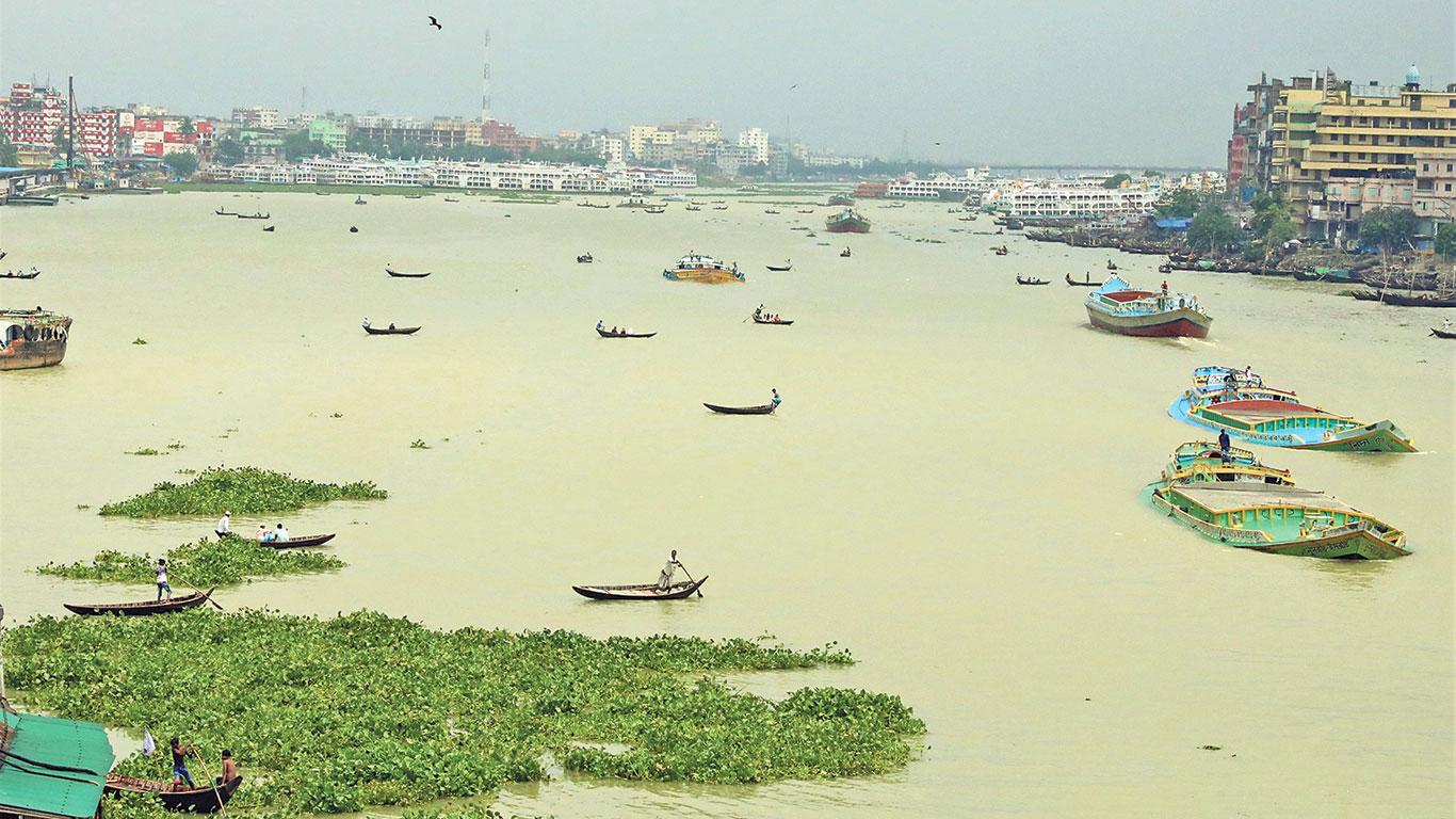 প্রাণ ফিরছে বুড়িগঙ্গার