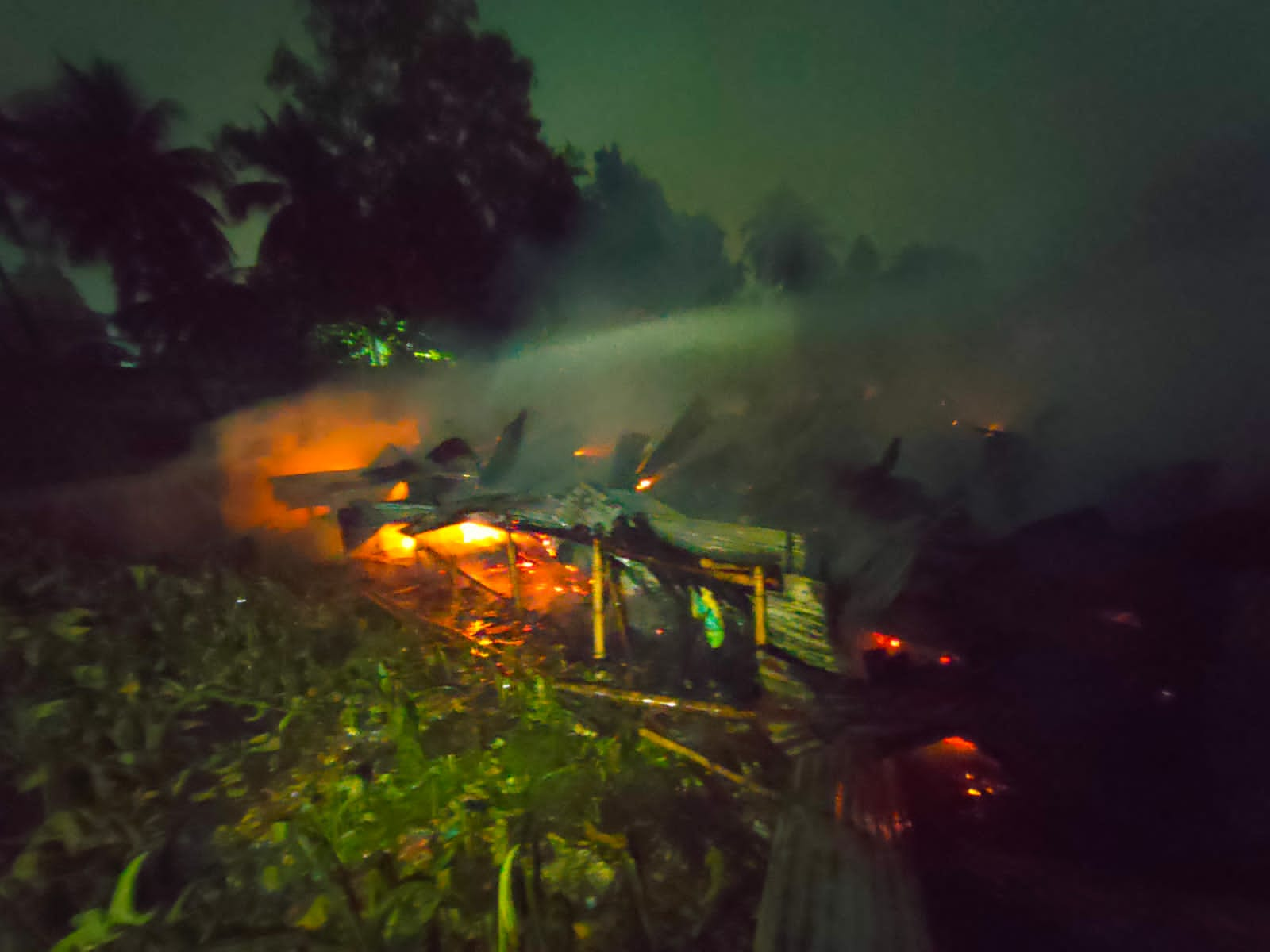 মোল্লাবাড়ি বস্তির আগুন নিয়ন্ত্রণে