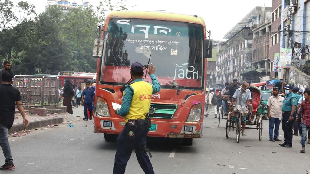 জরিমানা করেই ছেড়ে দেওয়া হচ্ছে রুট পারমিটহীন যানবাহন