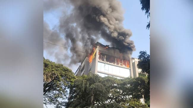 জহির খানের রেস্টুরেন্টে আগুন