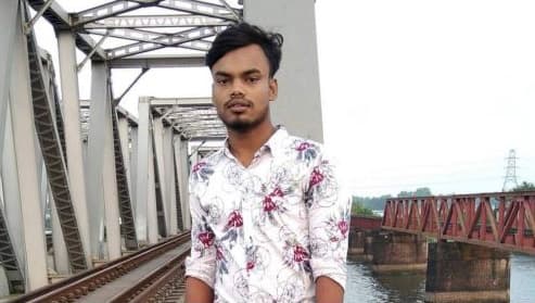 লাথি দিয়ে বন্ধুকে হত্যা