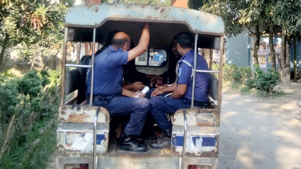 প্রতারণার চেষ্টায় ৬ নারীকে থানায় দিল এলাকাবাসী, গ্রেপ্তার দেখানো হলো নাশকতা পরিকল্পনা মামলায়