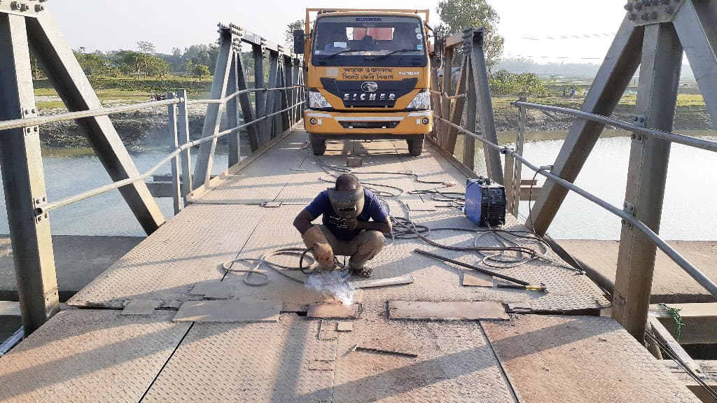 ২৭ ঘণ্টা পর সেই সেতু দিয়ে যান চলাচল শুরু