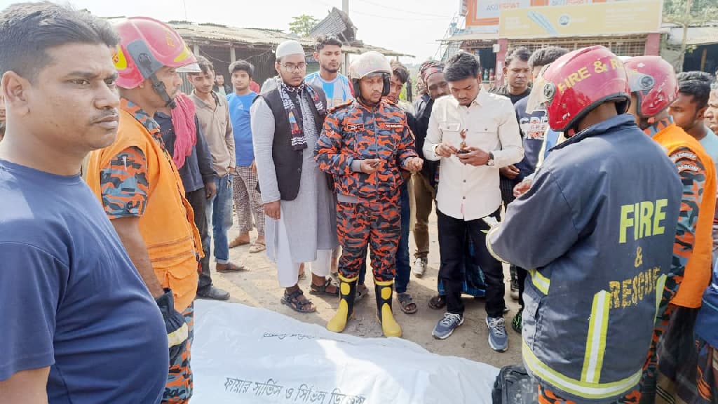 ঝিনাইদহে ইজিবাইকে ট্রাক্টরের ধাক্কা, নিহত ২