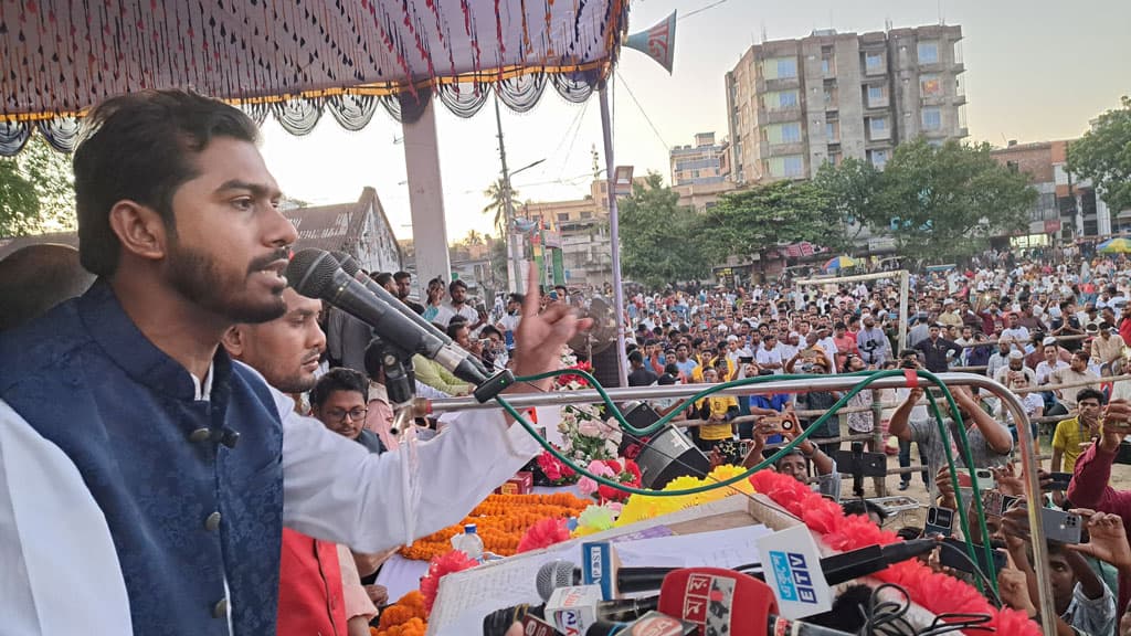 দুধ দিয়ে গোসল করে তওবা করেন, নইলে জনগণ আস্ত রাখবে না: নুর