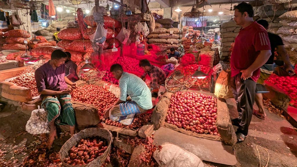 দাম কমাতে পেঁয়াজ আমদানি শুল্ক প্রত্যাহার