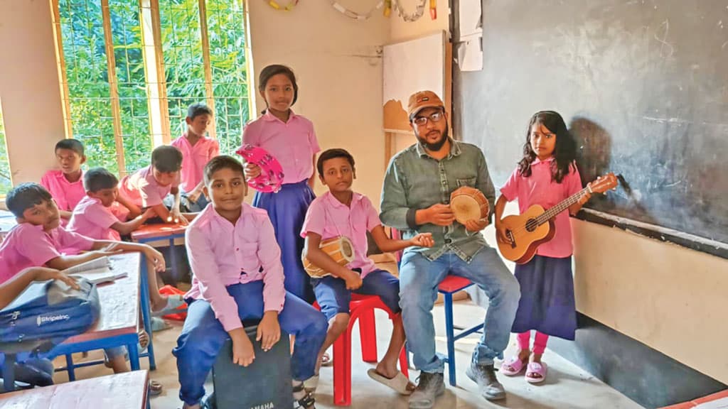 মাজেদের উদ্যোগে শিক্ষার্থীদের ঝরে পড়ার হার কমেছে