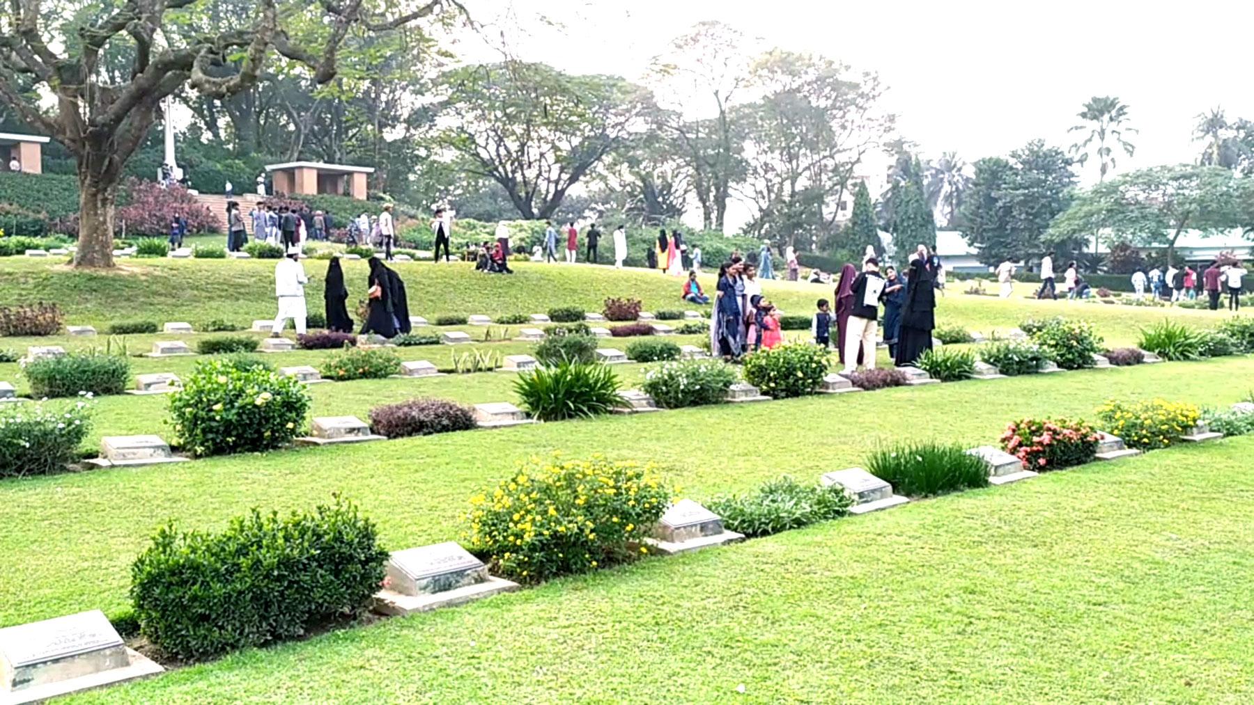 দ্বিতীয় বিশ্বযুদ্ধের করুণ সাক্ষী ময়নামতি ‘ওয়ার সিমেট্রি’