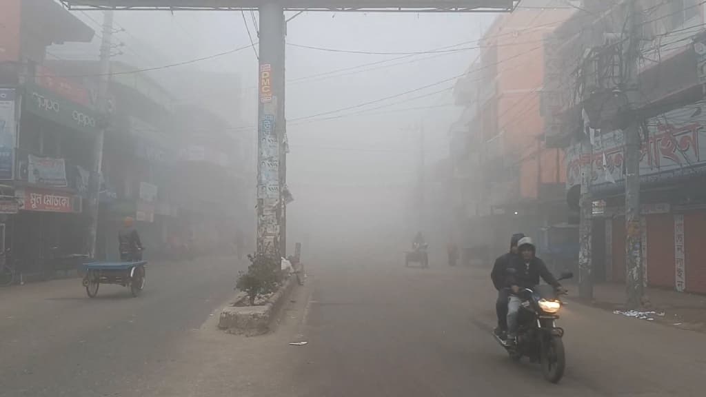 চুয়াডাঙ্গায় ৩ দিন ধরে শৈত্যপ্রবাহ, খেটে খাওয়া মানুষের দুর্ভোগ