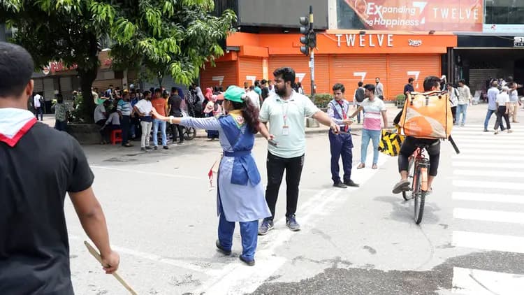 জুন পর্যন্ত সড়কে ট্রাফিক সামলাবে শিক্ষার্থীরা