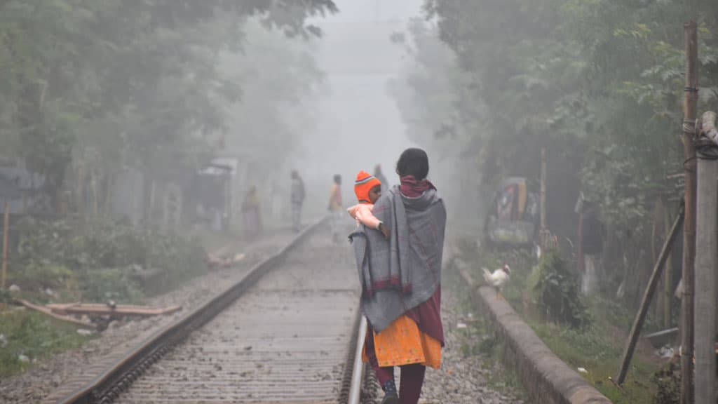 সূর্যের দেখা নেই দুই দিন, শীতে জবুথবু রাজশাহী