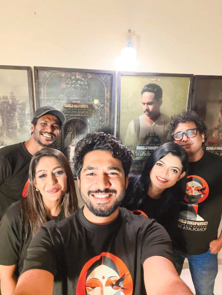 ‘বনলতা সেন’ সিনেমার অভিনয়শিল্পীরা