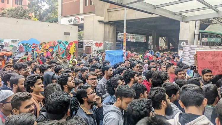 আন্দোলনরত শিক্ষার্থীরা। ছবি: সংগৃহীত