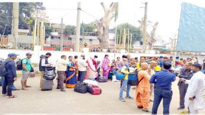 যশোরের বেনাপোল চেকপোস্ট দিয়ে ভারত ঢোকার  সময় গত দুই দিনে ইসকনের ৮৩ ভক্তকে ফেরত পাঠিয়েছে ইমিগ্রেশন কর্তৃপক্ষ। ছবি: সংগৃহীত