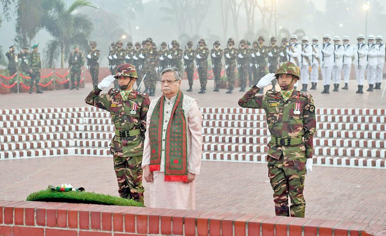শহীদদের আত্মত্যাগে অর্জিত স্বাধীনতার স্মরণে জাতীয় স্মৃতিসৌধে শ্রদ্ধা জানাতে উপস্থিত হন রাষ্ট্রপতি মো. সাহাবুদ্দিন।