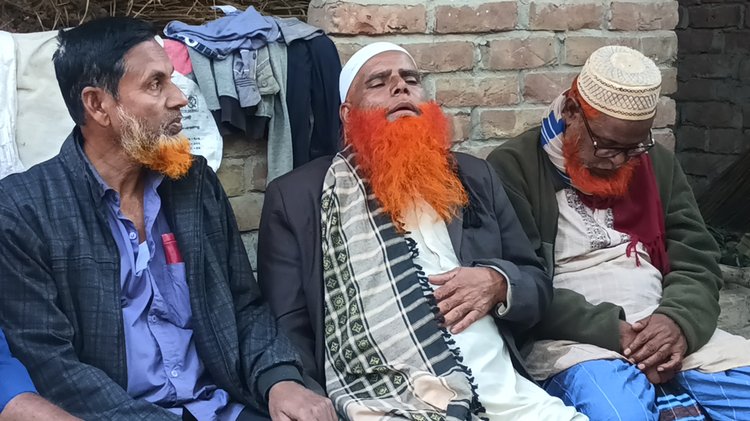 শোকে আচ্ছন্ন শামীমের পরিবার। ছবি: আজকের পত্রিকা