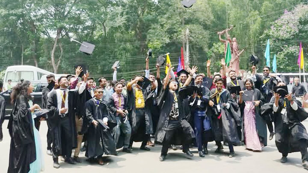 চবির সমাবর্তনে প্রাপ্তির সঙ্গে ছিল ভোগান্তিও