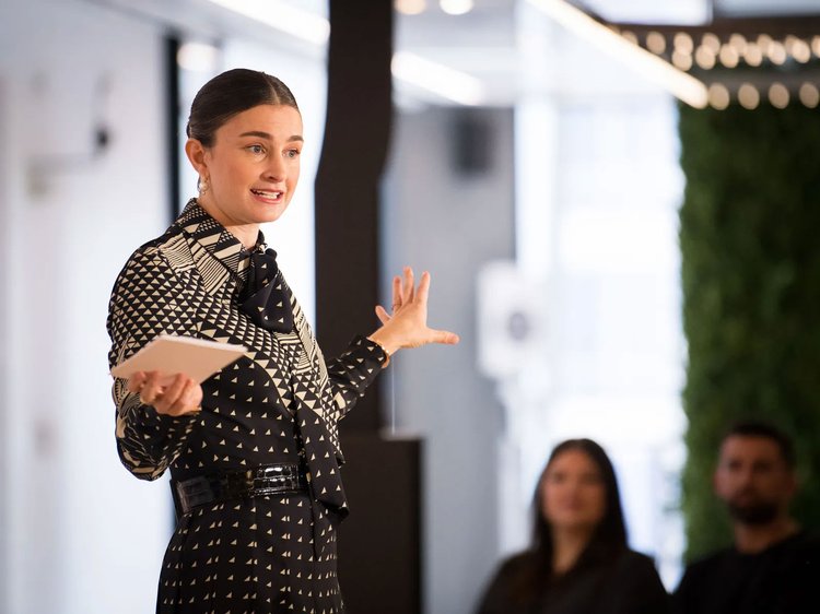 প্রয়াত বিখ্যাত পরিচালক লুই মাল্লে ও অভিনেত্রী ক্যান্ডিস বার্গেন দম্পতির কন্যা ক্লোয়ে ম্যালে। ছবি: সংগৃহীত